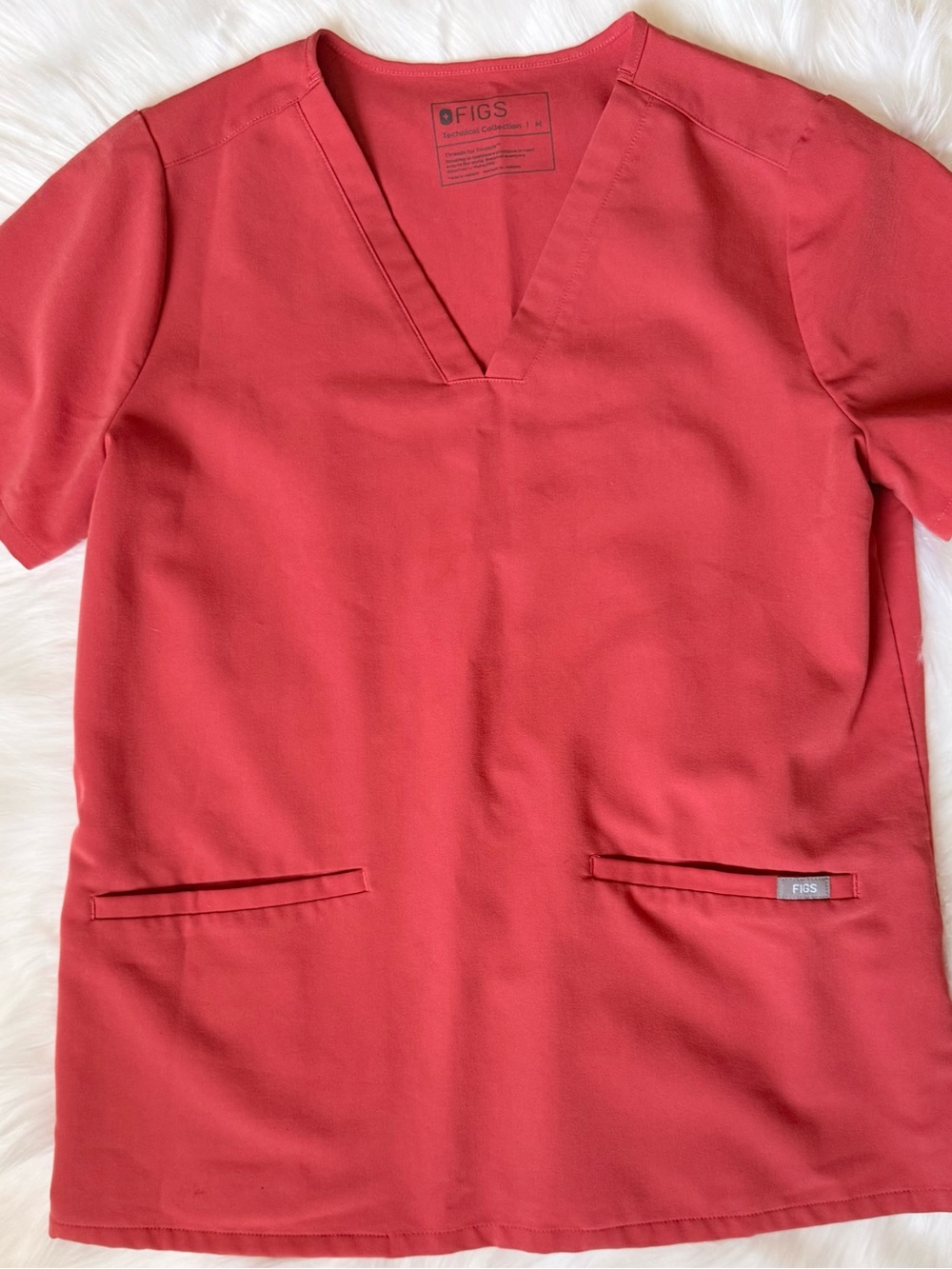 FIGS Women’s “Spiced Cider” V-Neck Casma 3 Pocket Scrub Top size M